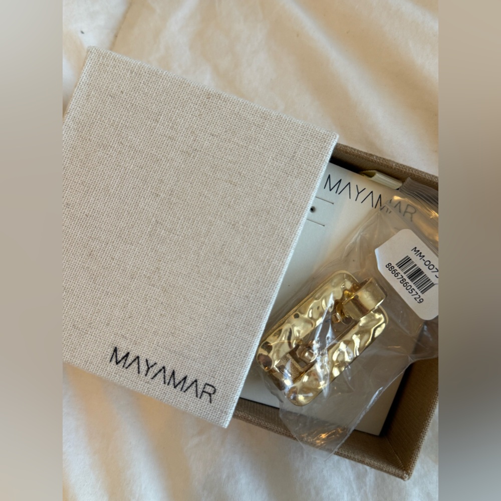 New in box MAYAMAR Elegant 24kt Gold-dipped hammered Rectangular Earrings - Picture 4 of 4